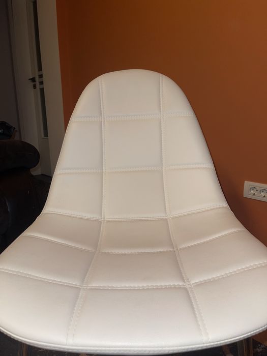 Scaun de piele alb