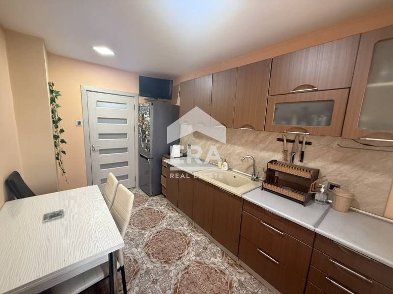 Тристаен апартамент в ж.к. Родина 2