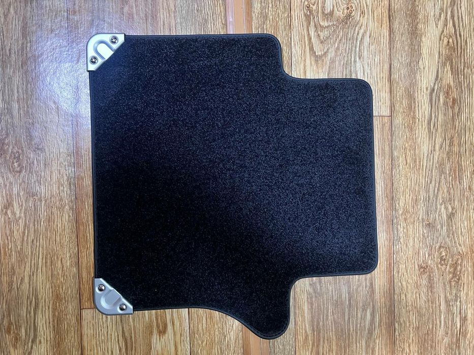 Продам оригинал коврики на Range Rover