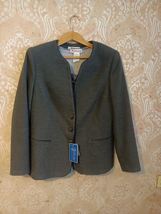 Продавам  дамско сако