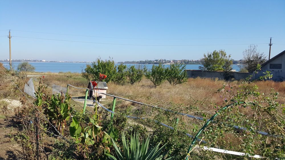 Teren pe malul Lacului Techirghiol  ( Marea Neagra  )