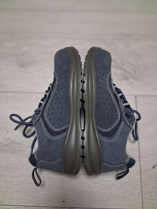 Papuci de protectie cu bombeu nr 37