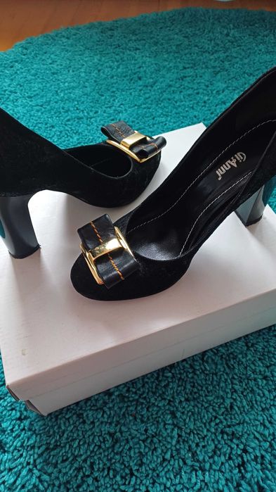 Дамски кожени обувки с ток