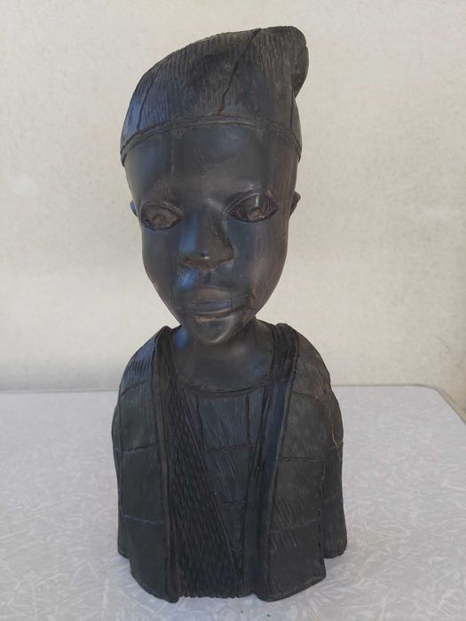 Африкански фигури от абаносово дърво