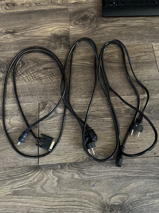 Компютър с монитор + нова клавиатура и мишка комплект