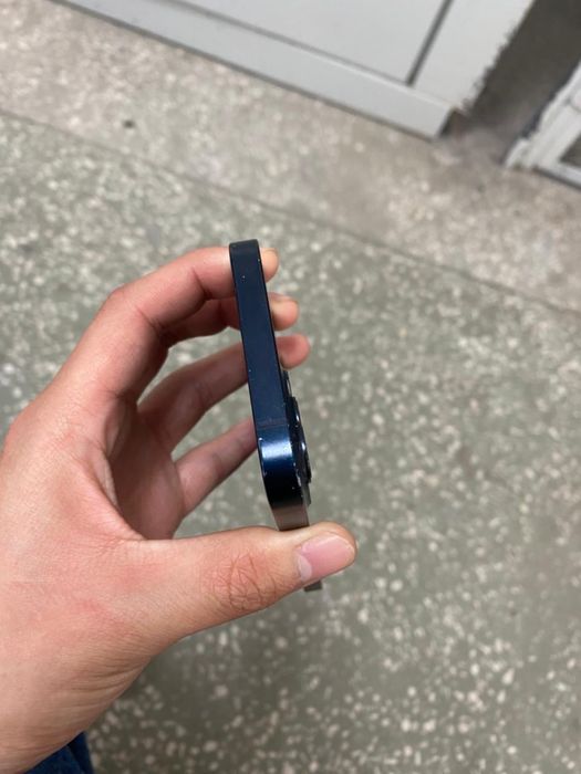 Продам айфон 13