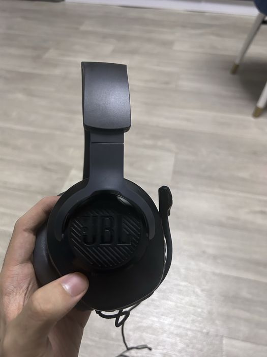 наушники JBL Quantum 100