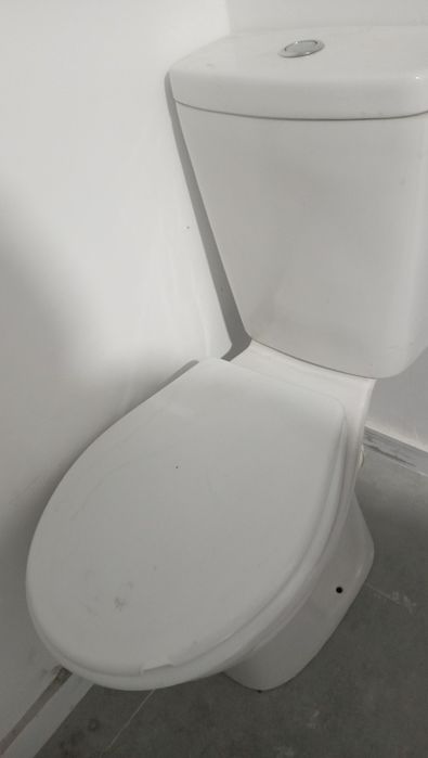 Унитаз рабочий  целый