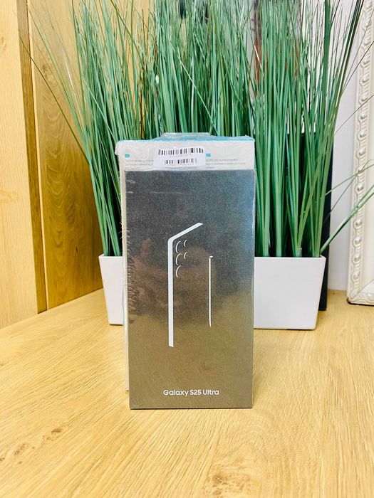 ЧИСТО НОВ !!! Samsung Galaxy S25 Ultra, 12GB RAM, 256GB, 5G, Black