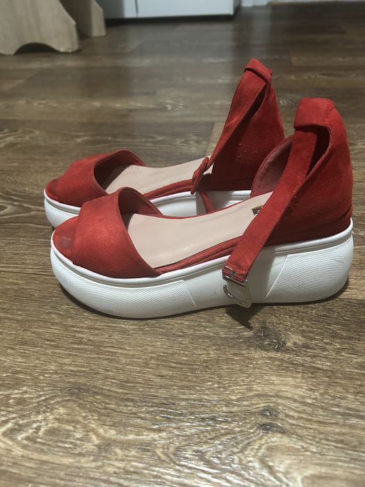 Продам  женскую обувь