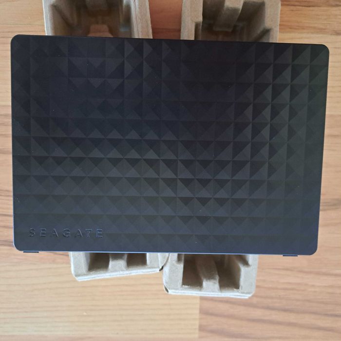 Hard extern seagate expansion nou 4 tb