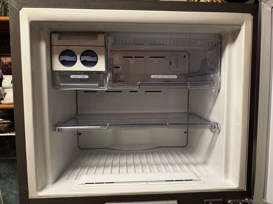 Vând frigider Whirlpool cu 2 uși full no frost