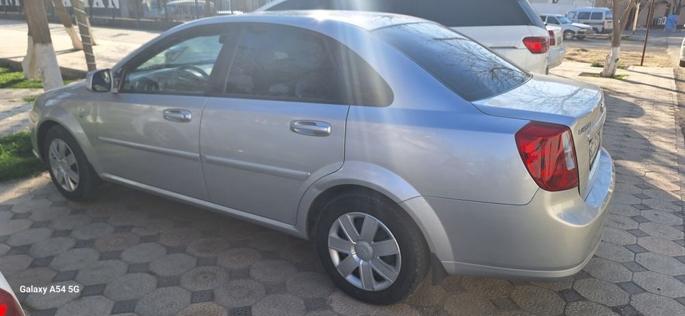 Автомобиль женьра