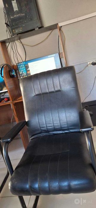Kompyuter sotiladi 9 dona stullari 10 dona switch 16 port 1 Гбит/с