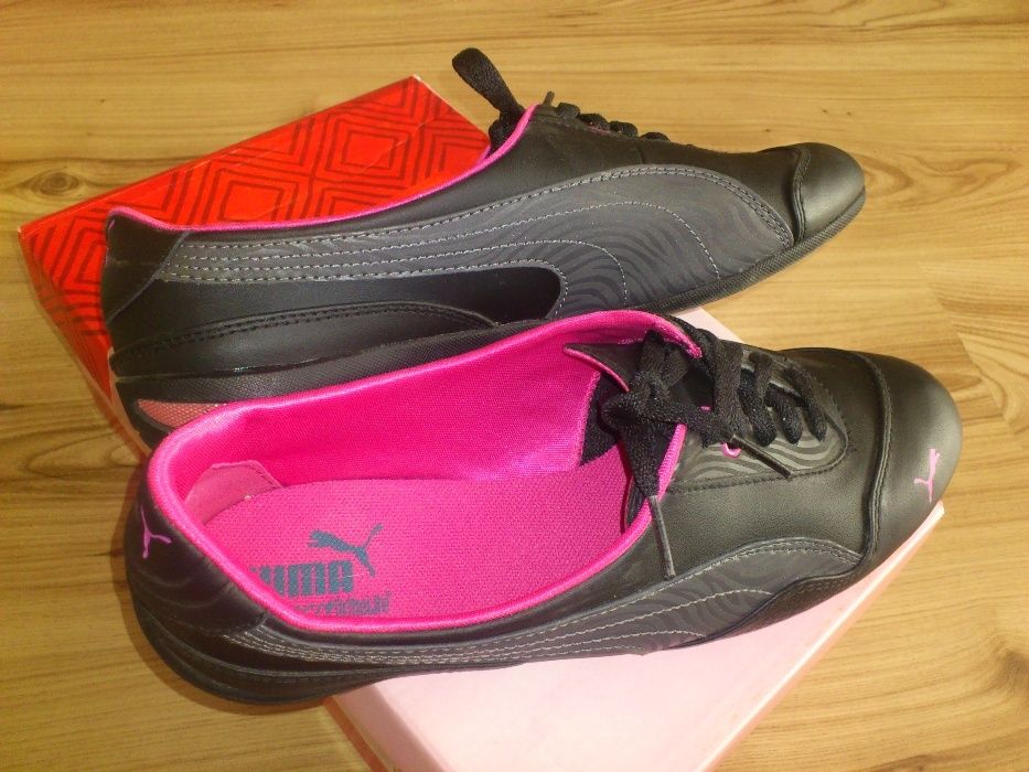 Дамски спортни обувки Puma