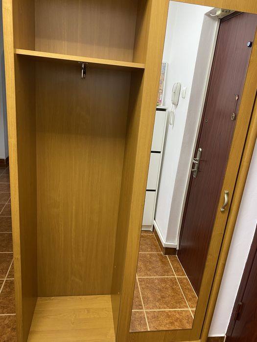 Cuier hol cu usa glisanta