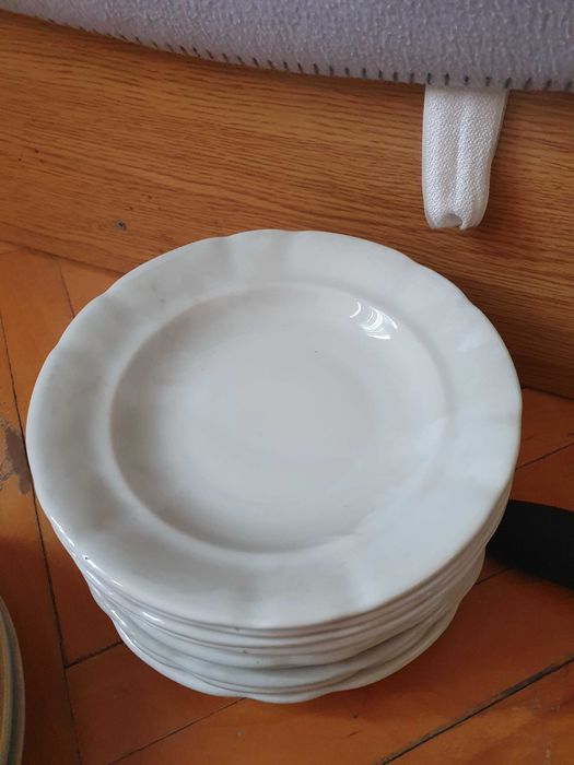 Керамични чинии комплекти