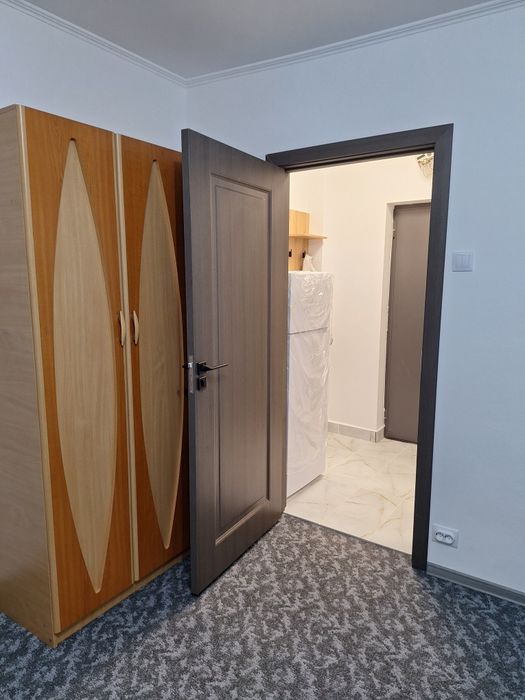 Închiriez garsonieră  zona Titan