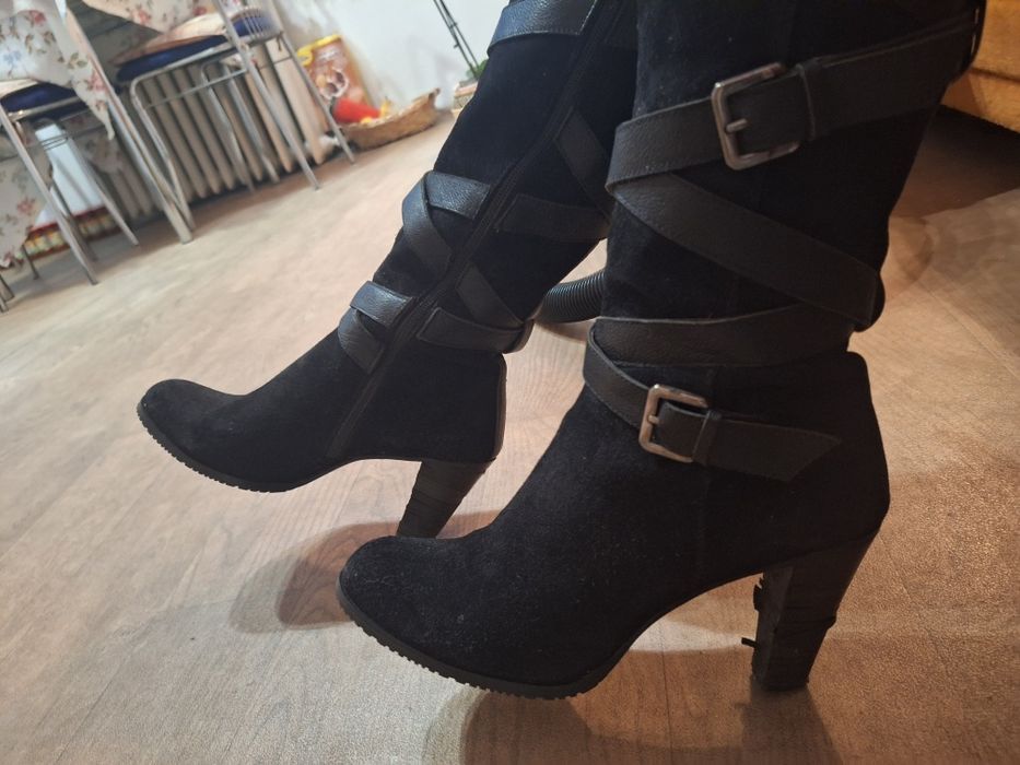 Дамски черни ботуши