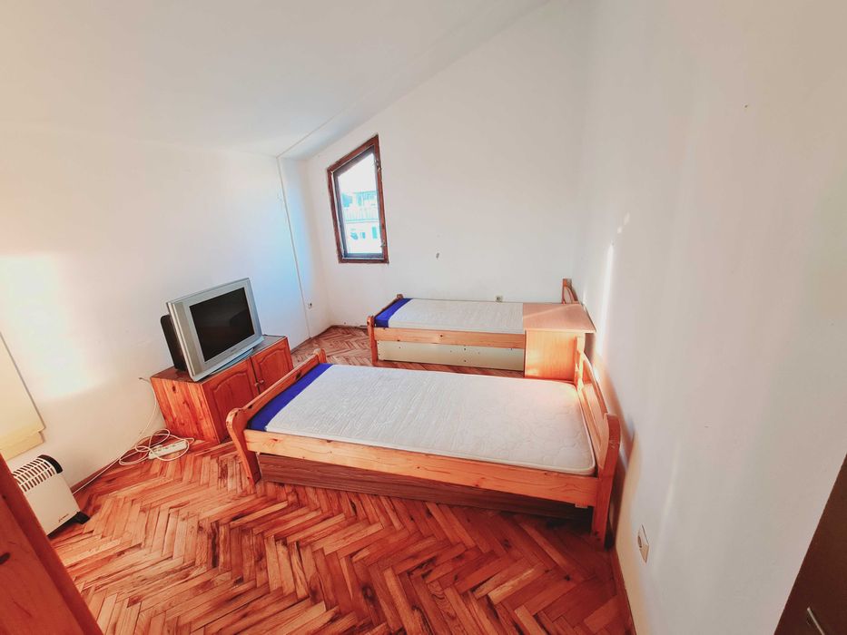 Дава се под наем Едностаен апартамент в Бургас, Център - 25 кв.м за 130 € - Снимка #1