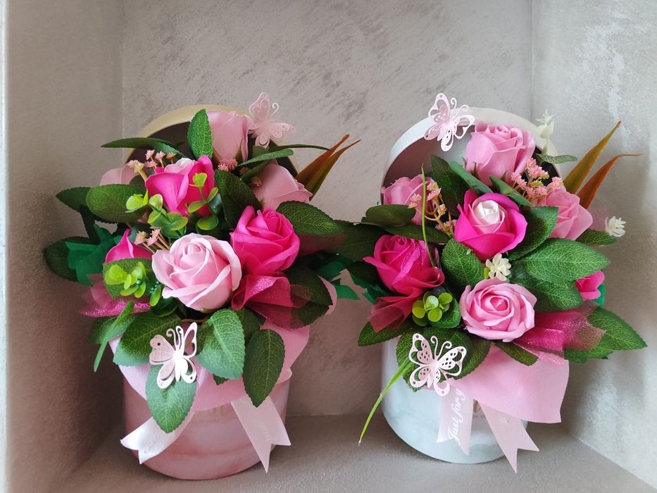Аранжировки с цветя от пластичен сапун