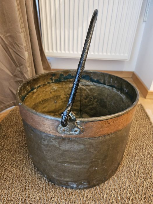 Galeata antichizata din alama si cupru