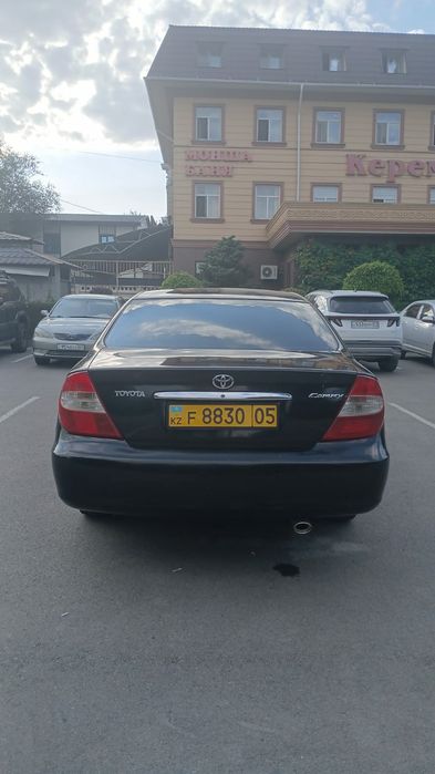 Тайота камри 2004год.  ..