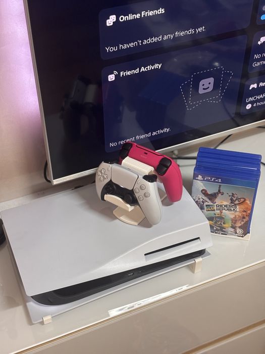 PlayStation 5 Disc Edition + 2 Джойстика + 5 игри Бартер