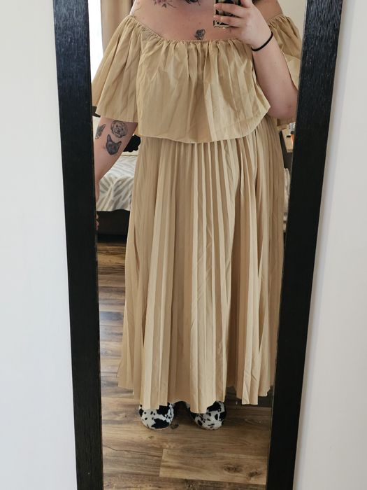 Rochie eleganta cu umerii goi