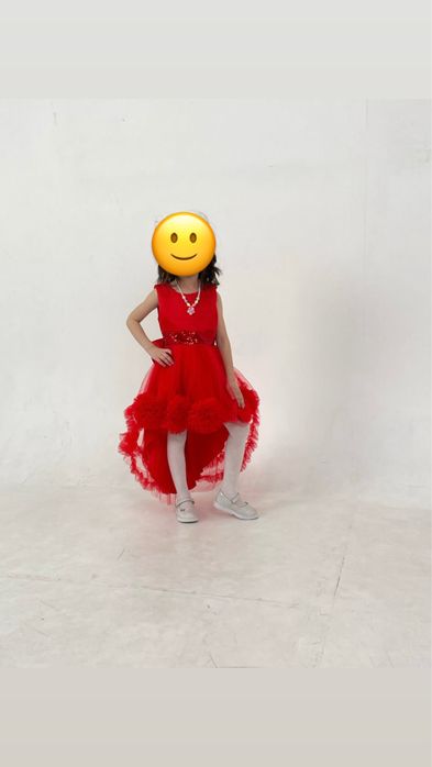 Нарядное платье красного цвета