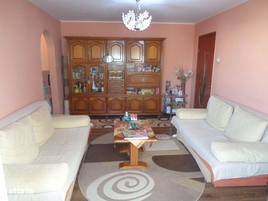 Apartament 2 camere, termoteca, geam la baie, bucatarie spatioasa — fotografia 1