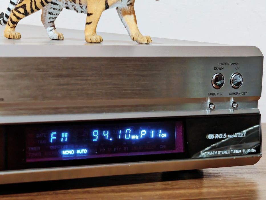 Denon TU-201SA Presta Series. Tuner digital  cu RDS/TEXT. Preț fix !