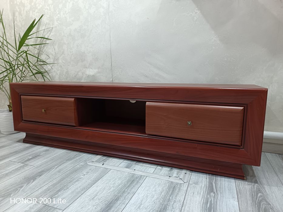 Продам тумбу под ТВ.