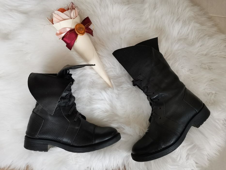 Пролетно-есенни кожени боти с цип и връзки