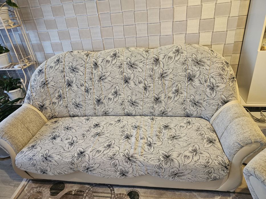 Разтегателен диван с два фотьойла