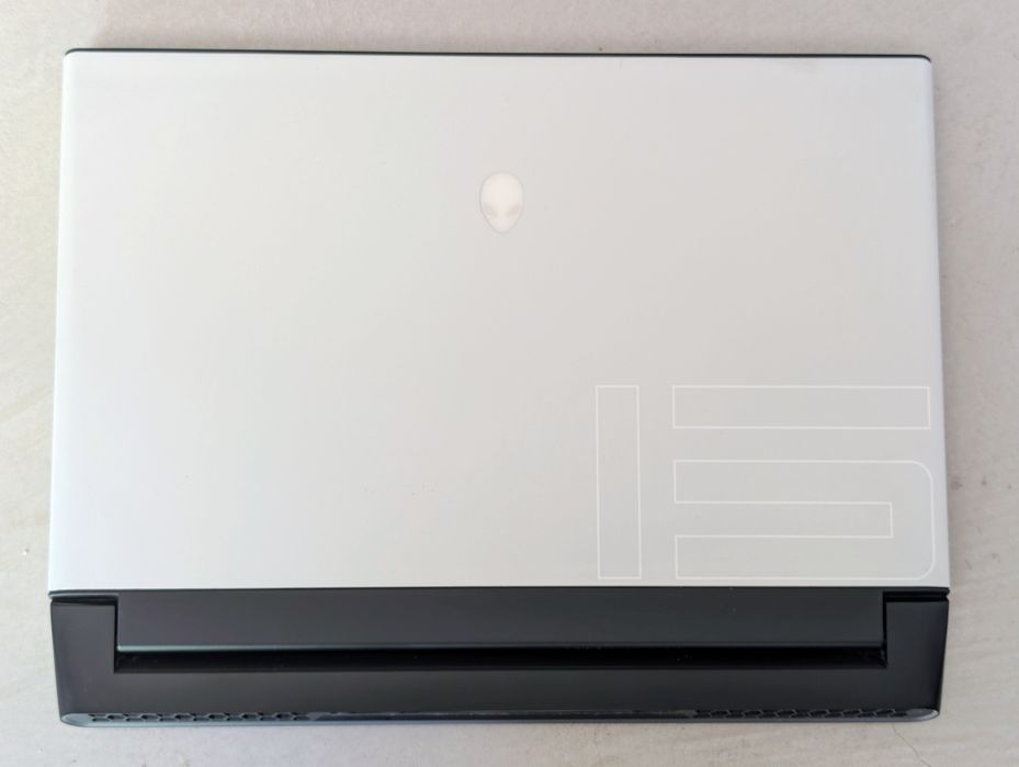 Alienware M15 R3 2x 1TB ssd, 32 GB RAM, OLED 4K, RTX 2080 super