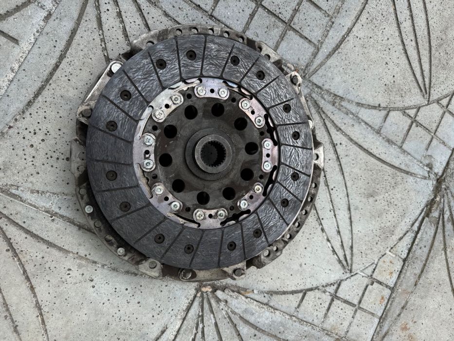 Продавам съединител + двумасов маховик (комплект)  За Мерцедес бенз