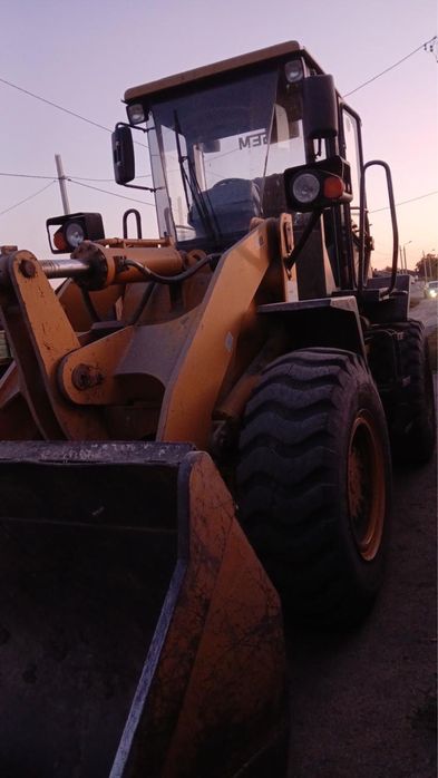 Продам фронтальный погрузчик 2 куба