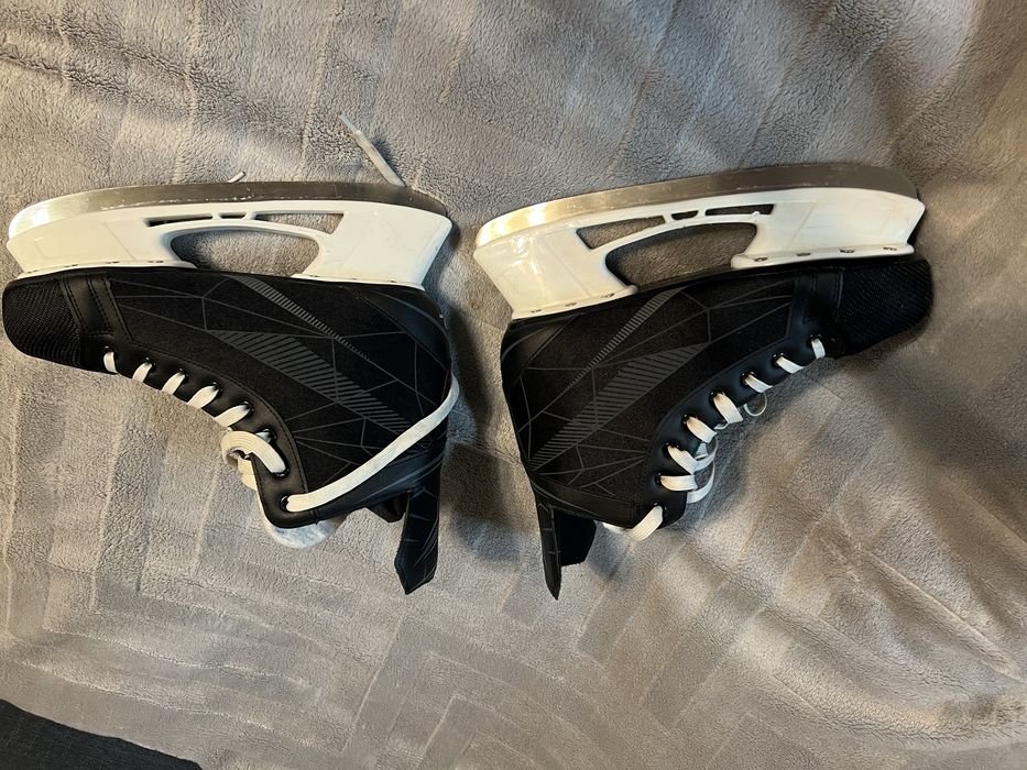 Продам коньки хокейные