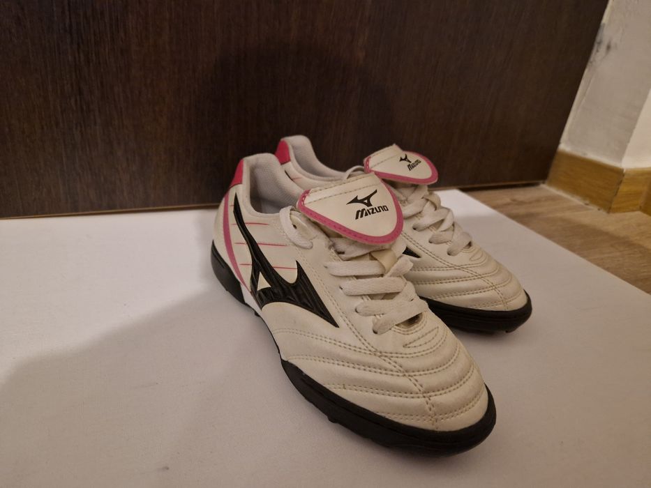Ghete fotbal Mizuno mărime 36