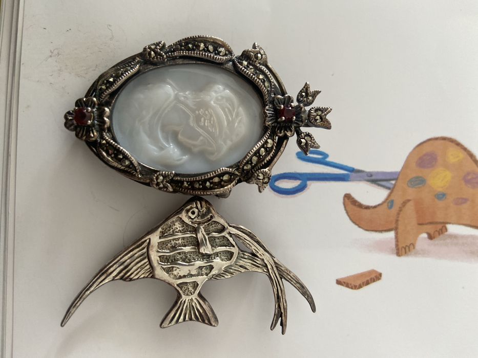 Vand 2 brose din argint