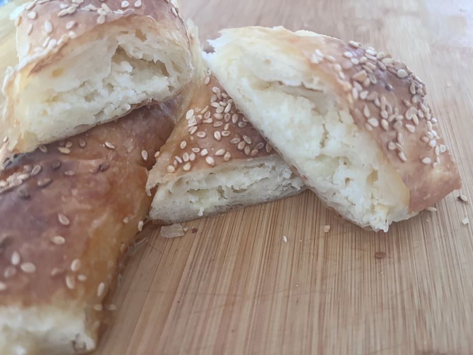 Placinta cu branza sarata, branza dulce, vărzar sau mere