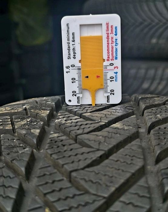 235/60/18  ESA+Tecar SuperGripP dot 15/24   
Гумите са внос от Германия, без лепенки и фитили.    
7.1 мм грайфер 
Година на производство