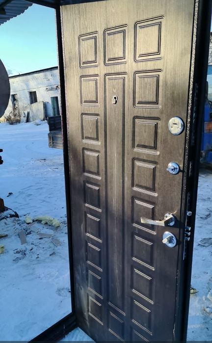 Продам входную дверь