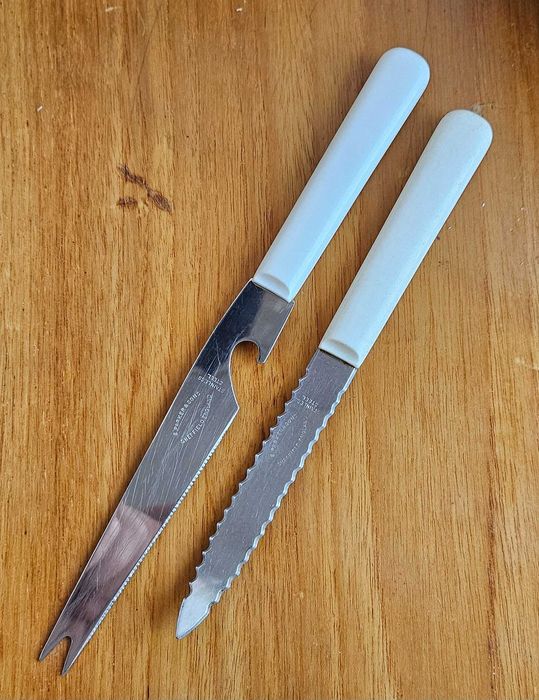 două tacâmuri speciale Sheffield England.