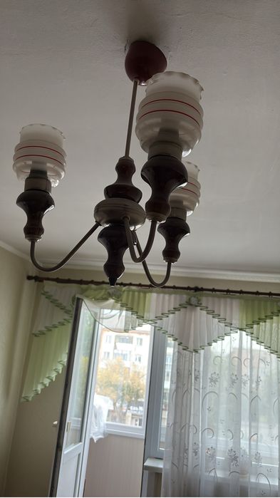 Продам люстру б/у в отличном состоянии