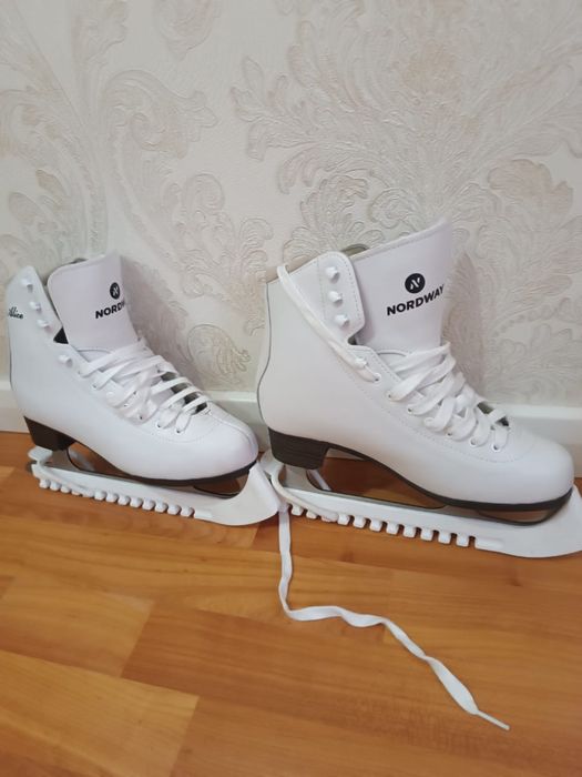 Женские коньки 37 размер