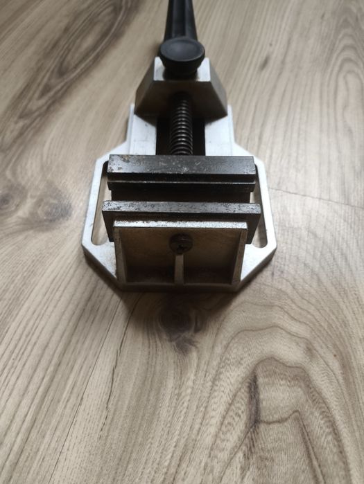 Стоманено менгема за настолна бормашина