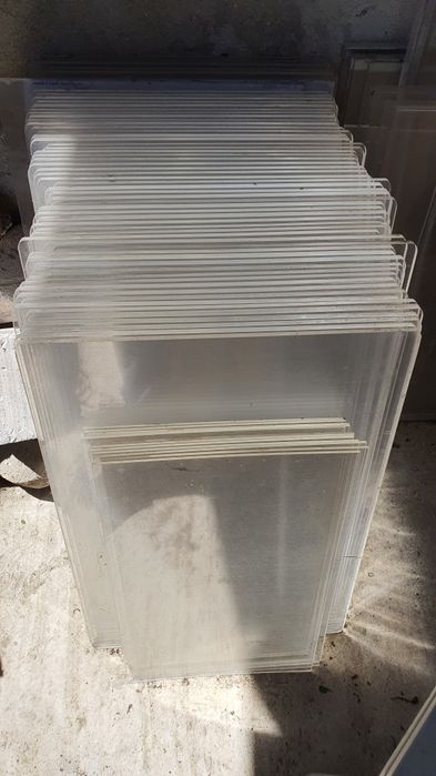 Panouri din plexiglas transparent