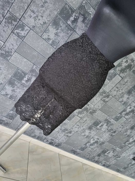 Fusta neagra dantela